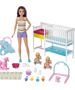Muñeca Barbie Skipper Hora de la siesta canguro con bebés