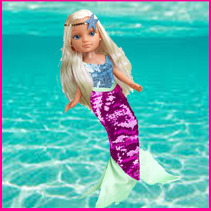 Nancy un día de Sirena se sumerge en el agua